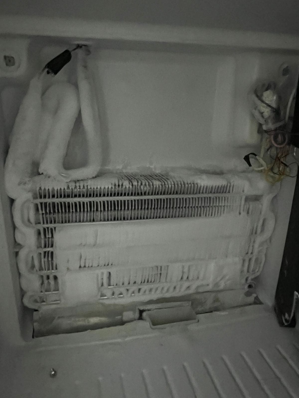 Teste nos componentes de degelo da geladeira